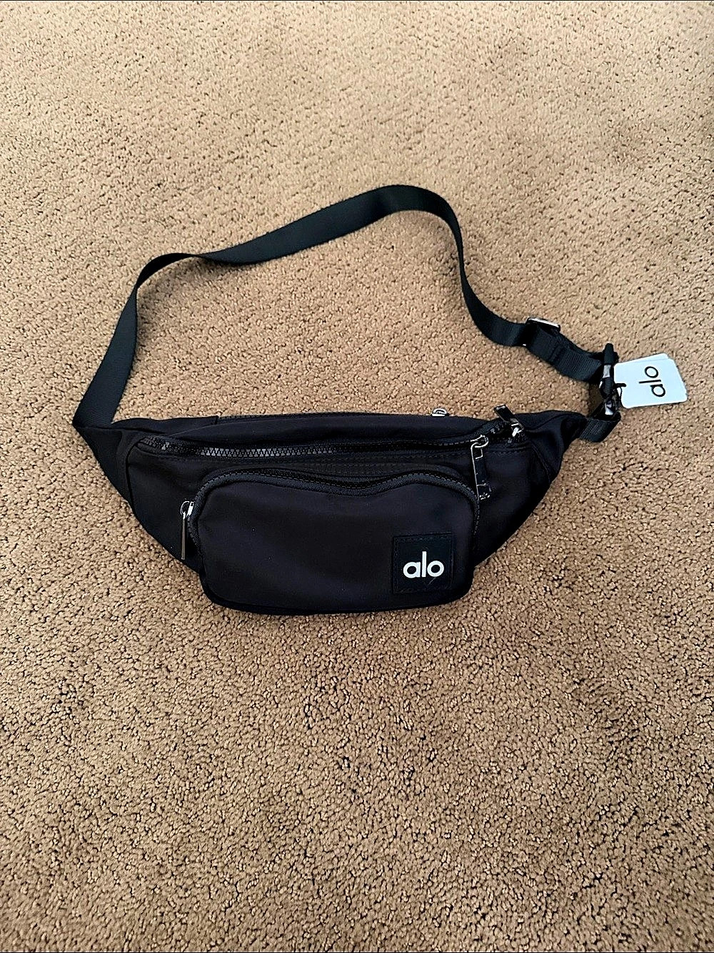 alo Black Belt Bag NWT - Picture 3 of 3